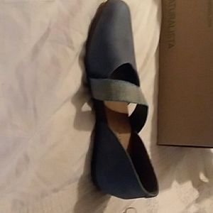 Never been worn Amazing and sexy flats